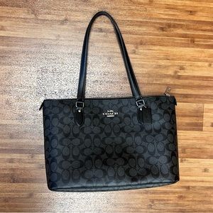 Coach Signature Gallery Tote